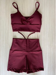 Conjunto top franzido/short com detalhe no cós